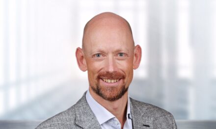 Dentsply Sirona员工执行的产品组